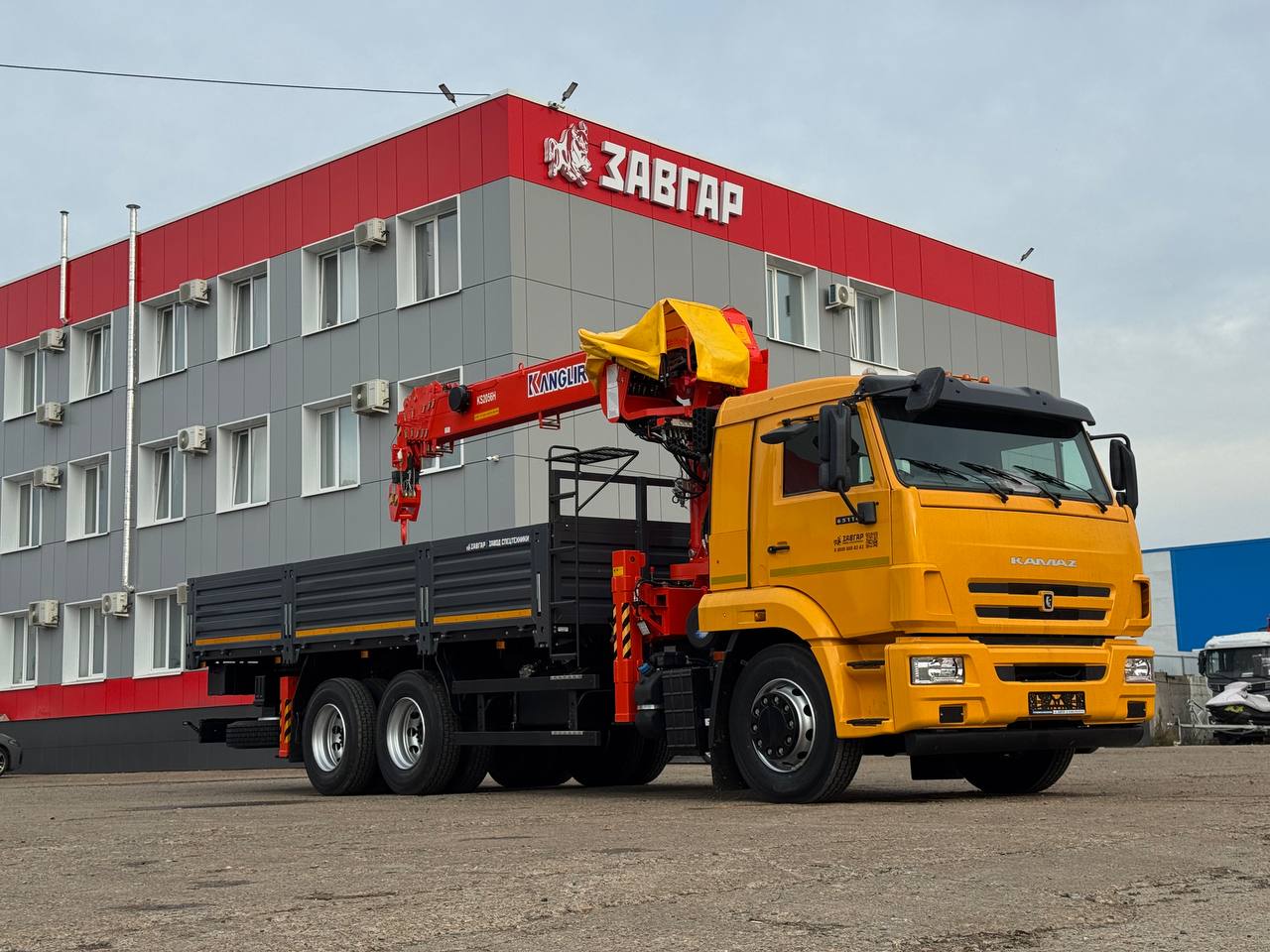 Седельный тягач КАМАЗ 65116 6×4 с КМУ Kanglir KS2056